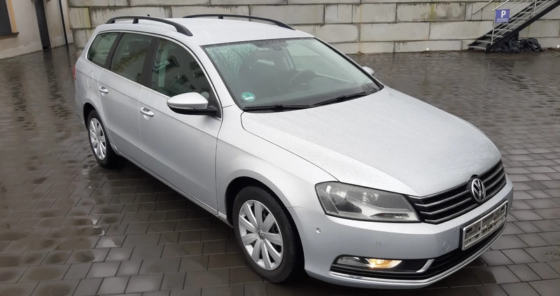 Volkswagen Passat cena 24900 przebieg: 294000, rok produkcji 2011 z Cieszanów małe 466